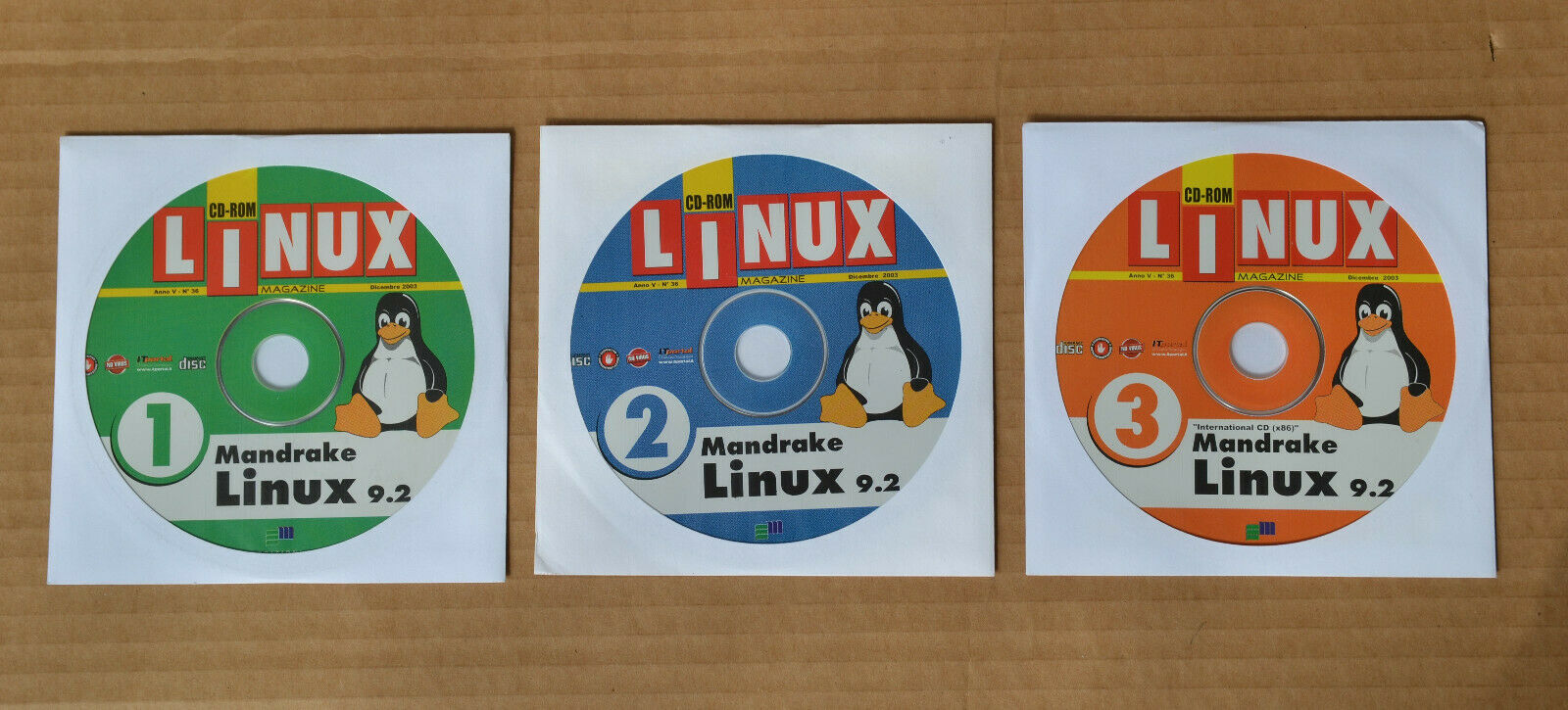Bon, j&#39;ai pas retrouvé les miens dans les cartons, mais ça ressemblait à ça à CD Linux à l&#39;époque.